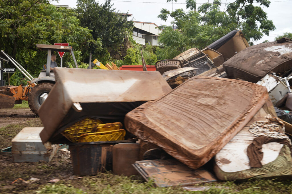 The Farrington Highway and Goodale Avenue roundabout was turned into a dumping ground as a cleanup effort began in Waialua on Sunday, March 22, 2026. (Kevin Fujii/Civil Beat/2026)