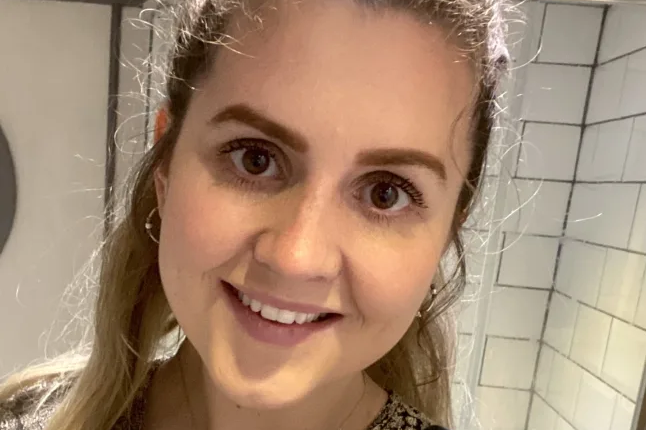 When I was so depressed that I couldn't even drink water, a stranger's voice saved me.